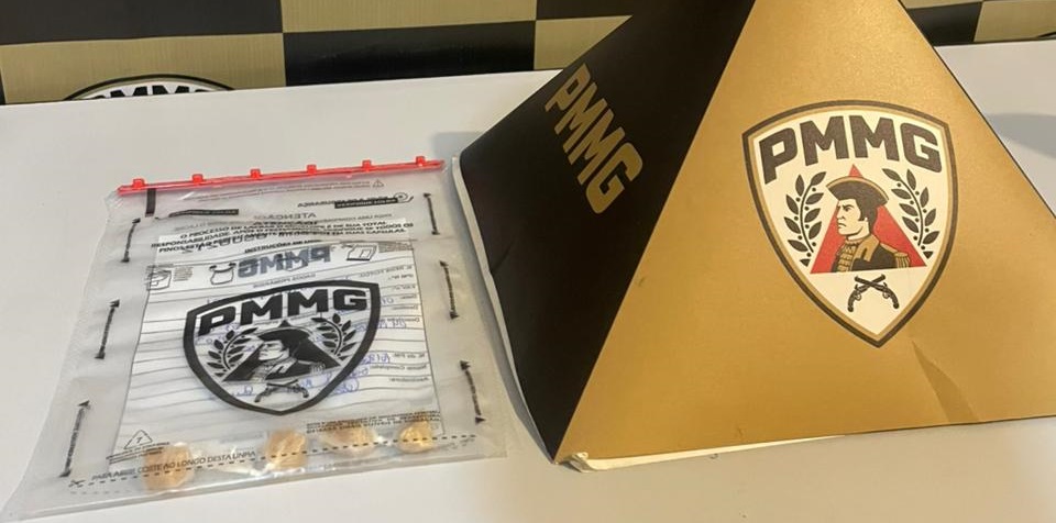 Homem é preso por tráfico de drogas no Bairro da Glória em Santos Dumont